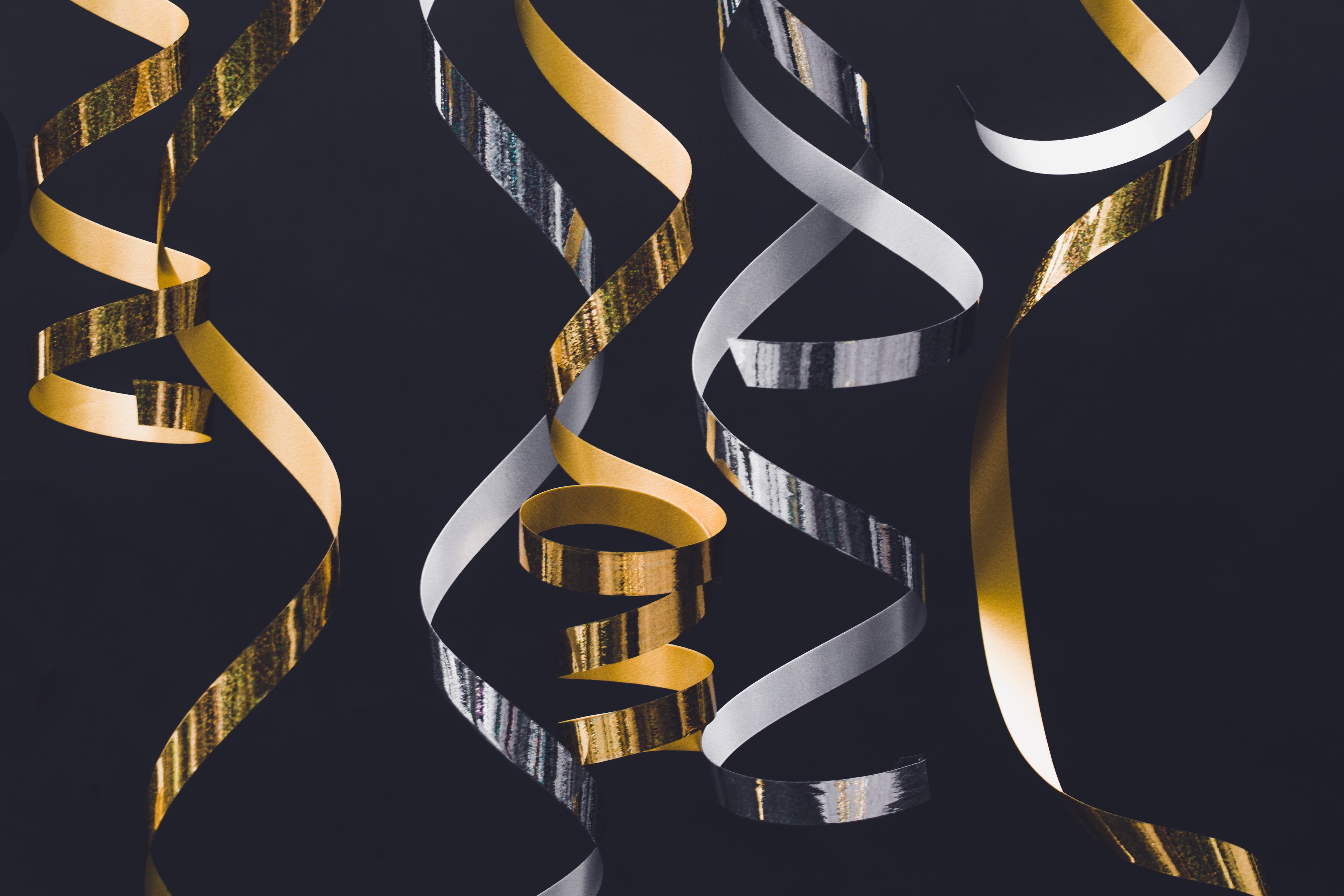 silver-and-gold-party-decor.jpg